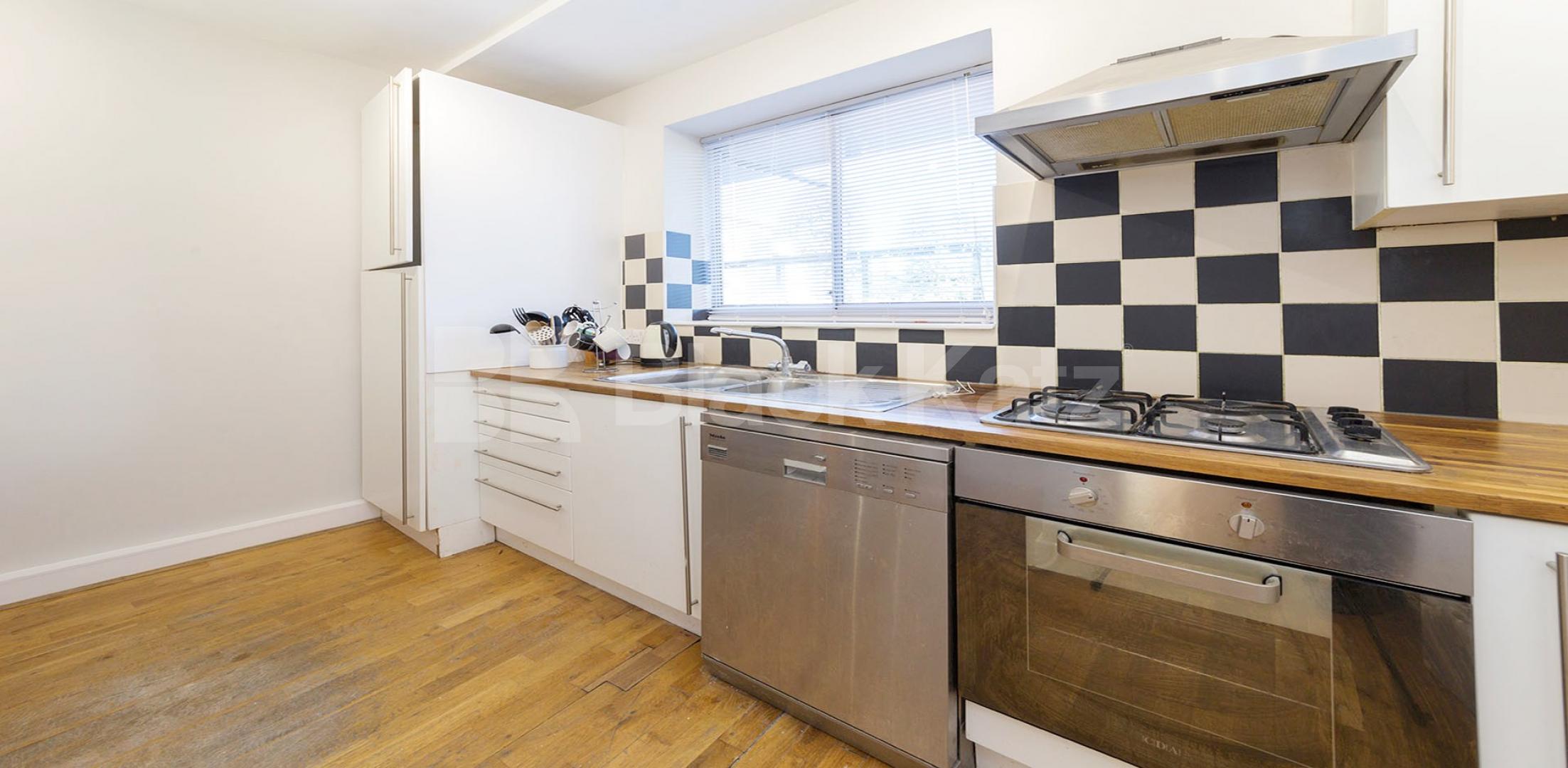 Modern Apartment in Mansion Building The Grampians, Shepherds Bush Road, Shepherds Bush